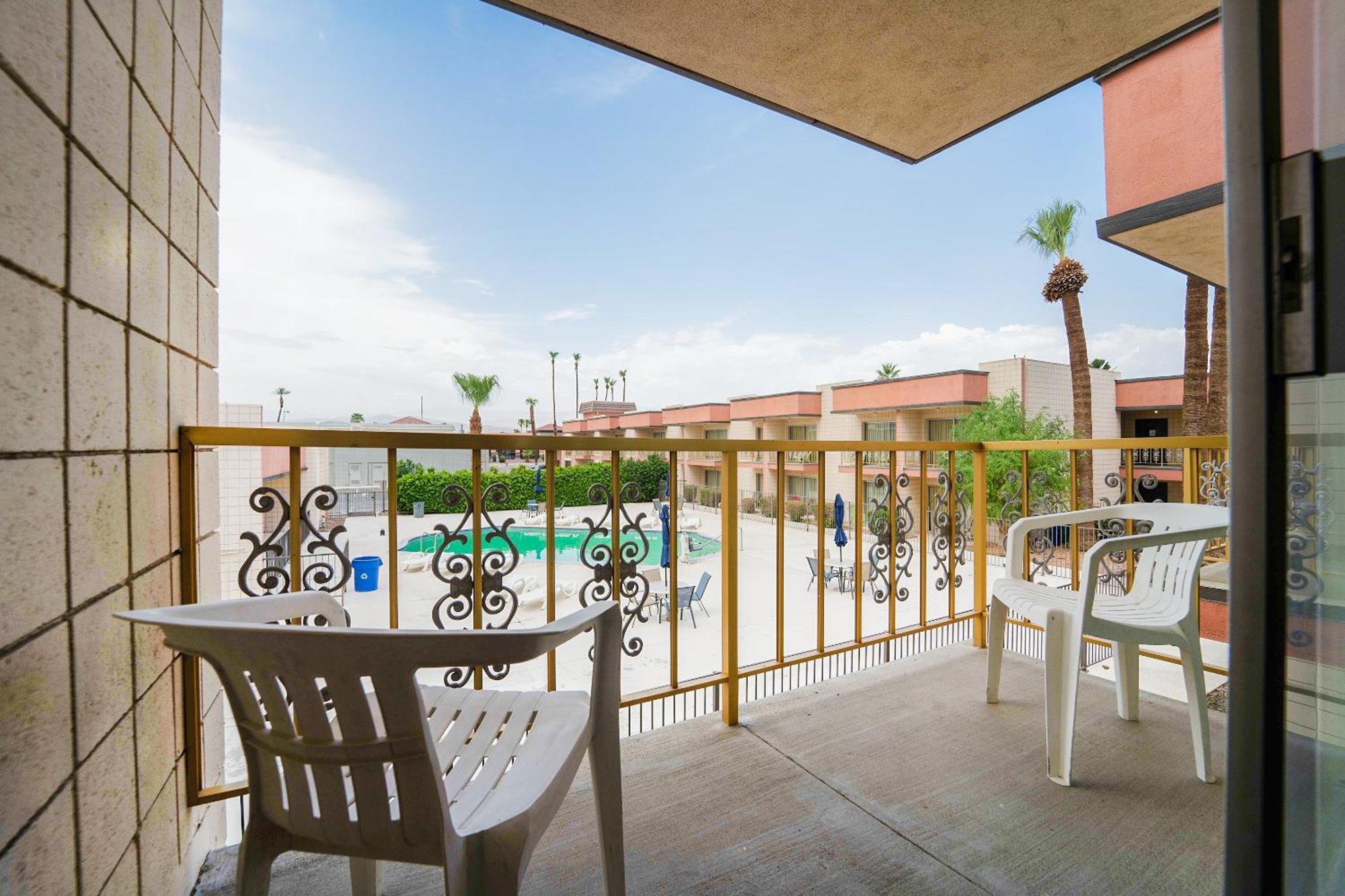 Royal Plaza Inn Indio Extérieur photo
