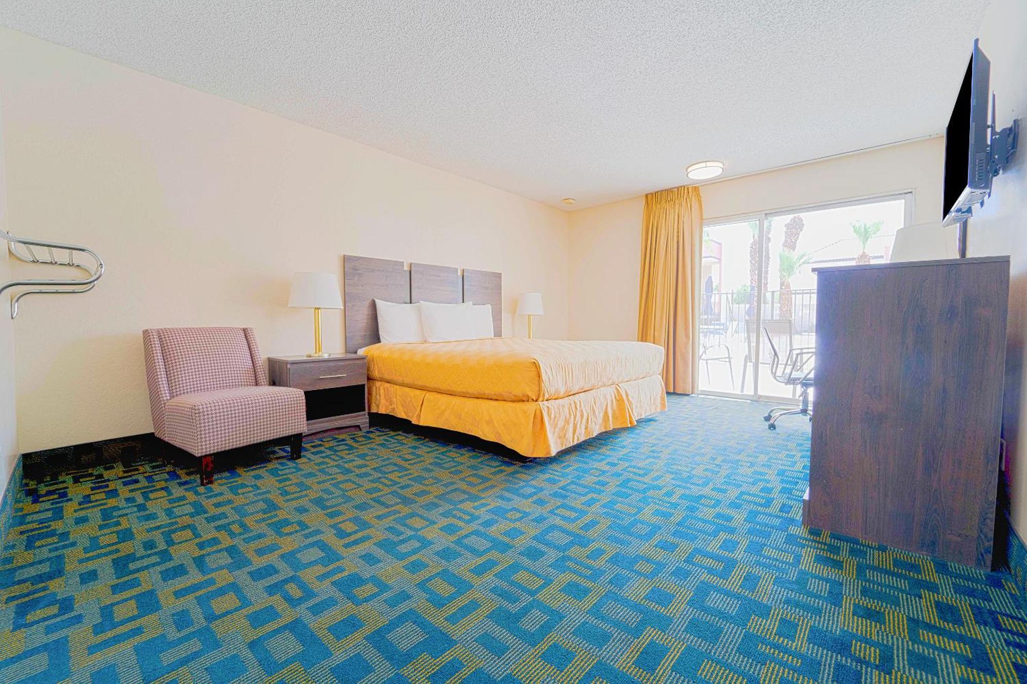Royal Plaza Inn Indio Extérieur photo